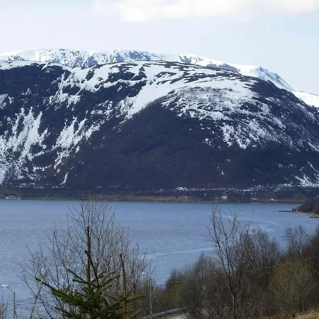 Two-bedroom Holiday In 度假居 Hansnes